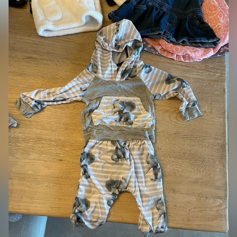 Adorable custom elephant hoodie set (12 months)